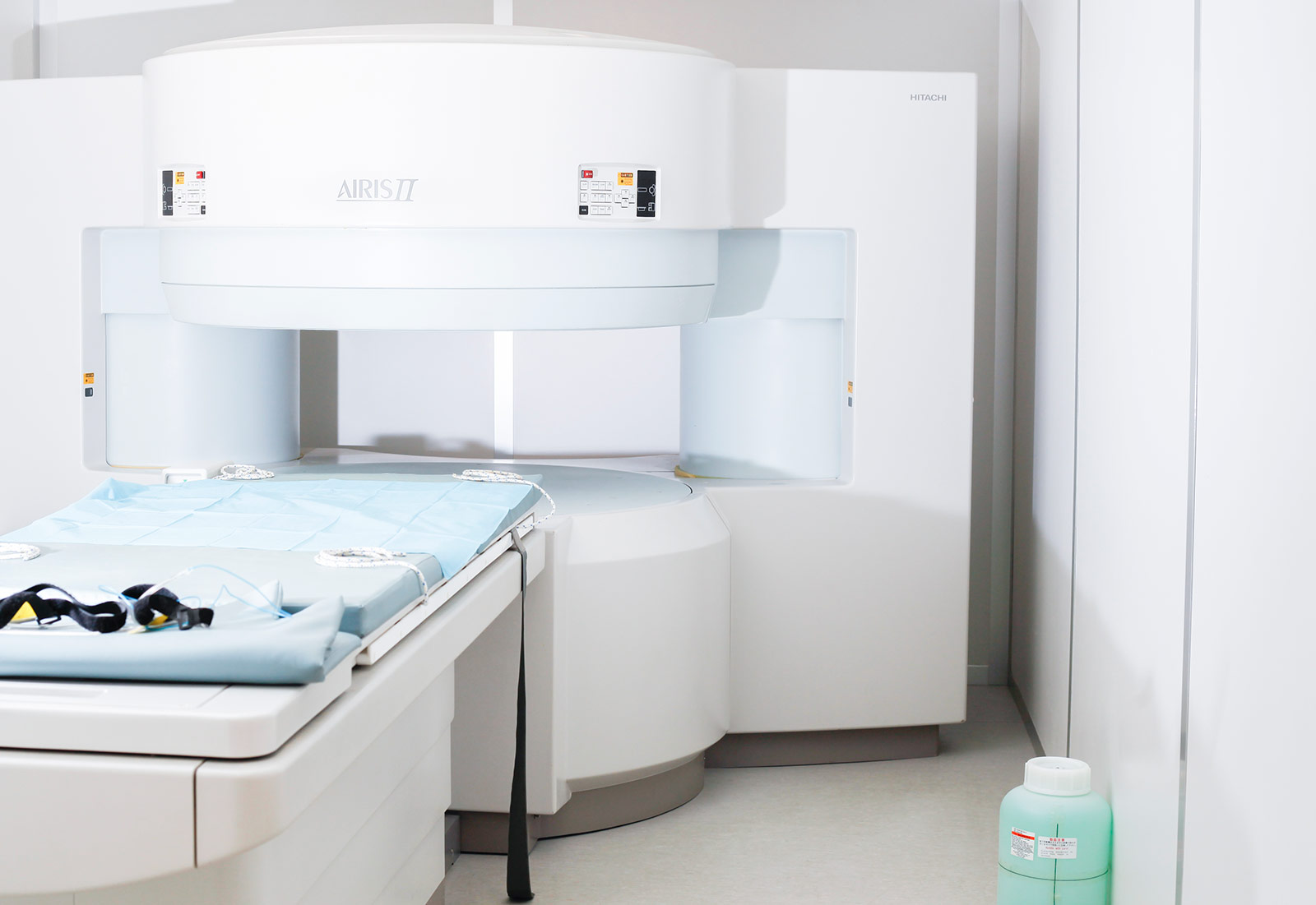 IRM vétérinaire à Lille pour chien, chat ou NAC, model Airis II, marque Hitachi