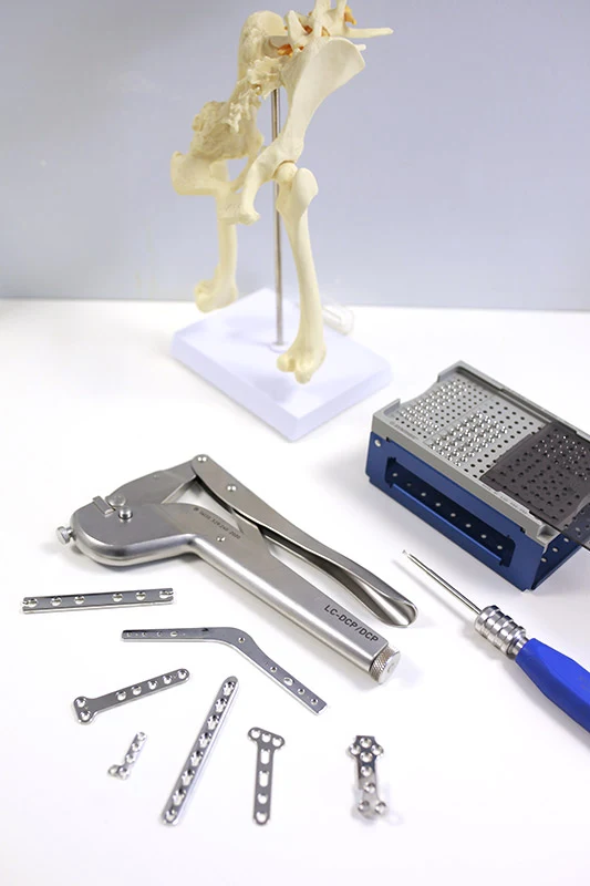 Implants chirurgicaux et matériel de chirurgie orthopédique pour chiens et chats