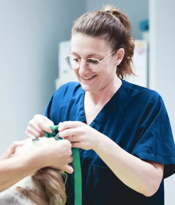 Docteur Elodie DHAMELINCOURT, vétérinaire de la clinique IO Vet